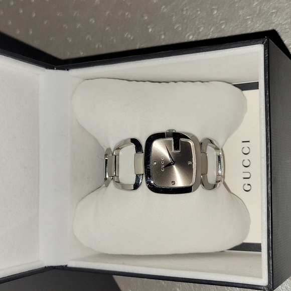 Silver Bracelet style Gucci watch - Picture 1 of 4